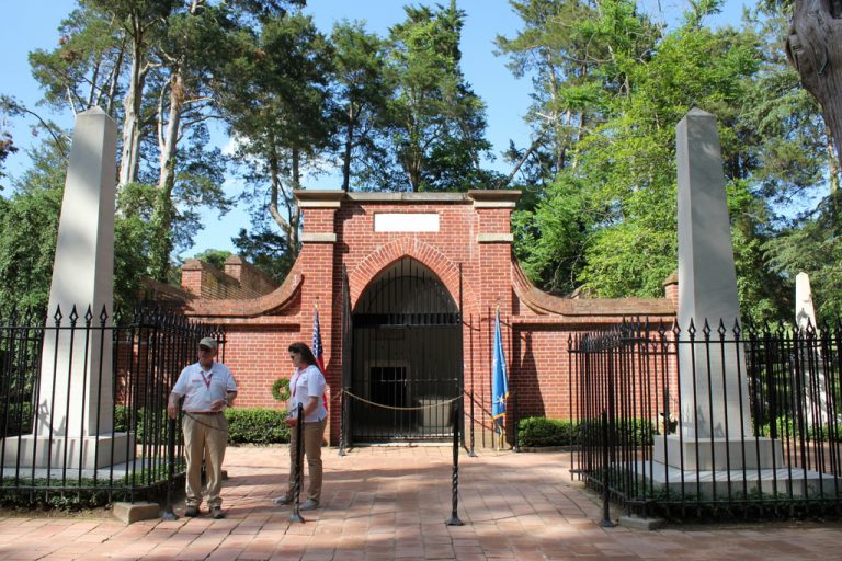 George Washington's Tomb, Mount Vernon, VA - Lost New England