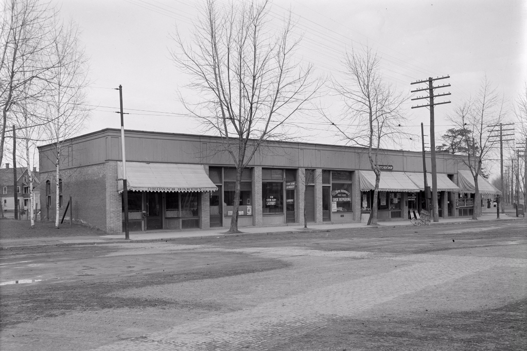 D 0097 Springfield Mass Sumner Avenue looking east 1905